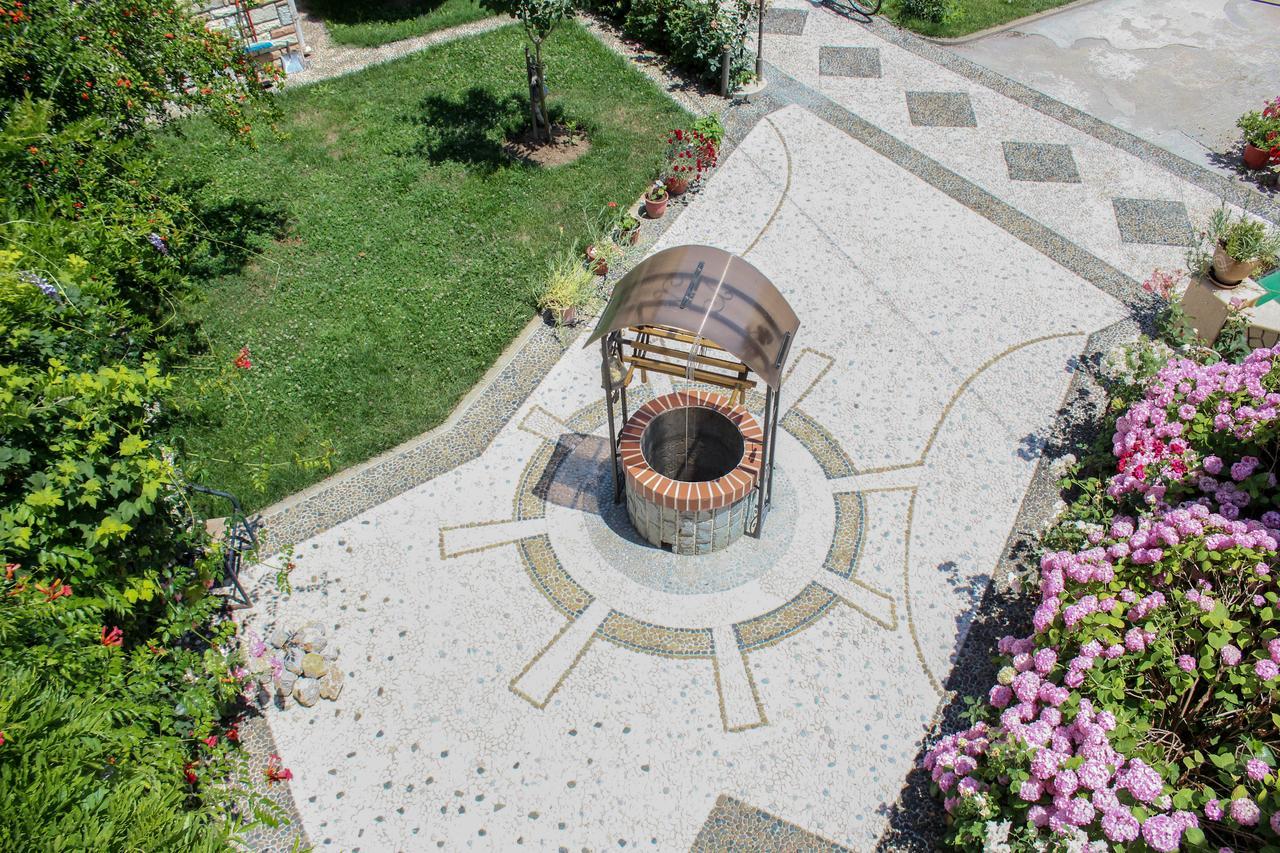 Vila Topciu Pogradec Bagian luar foto